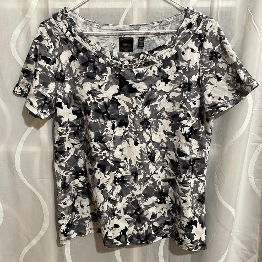 Rafaella Black & White Short Sleeve Top With Silver Neck Chain Design Size Large